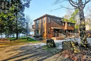 326 Indian Point Road, Kawartha Lakes (Coboconk), Ontario K0M1K0, 6 Bedrooms Bedrooms, ,4 BathroomsBathrooms,All Houses,For Sale,Indian Point,X8273606