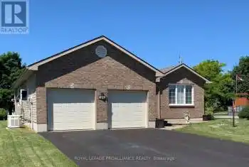 29 Maplehurst Crescent, Prince Edward County (Wellington), Ontario K0K3L0, 2 Bedrooms Bedrooms, ,2 BathroomsBathrooms,All Houses,For Sale,Maplehurst,X8488454