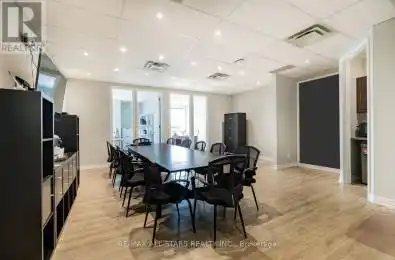 255 Road Unit 404 Toronto C12 Ontario M3B3H9