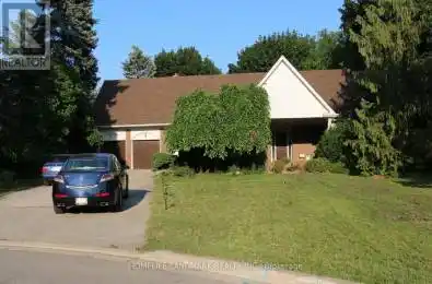 1564 Court Mississauga Ontario L5H2B8