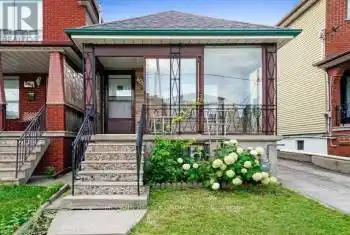 396 Nairn Avenue, Toronto (Caledonia-Fairbank), Ontario M6E4J3, 4 Bedrooms Bedrooms, ,2 BathroomsBathrooms,All Houses,For Sale,Nairn,W9030270