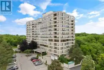 3 TOWERING HEIGHTS Boulevard Unit# 1001, St. Catharines (461 - Glendale/Glenridge), Ontario L2T4A4, 1 Bedroom Bedrooms, ,2 BathroomsBathrooms,Condo,For Sale,TOWERING HEIGHTS,X9413046