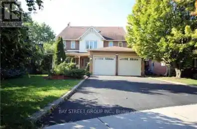 1096 Circle Oakville Ontario L6M2K4