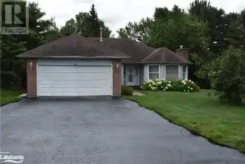 30 CATHARINE Crescent, Bracebridge, Ontario P1L1B1, 4 Bedrooms Bedrooms, ,3 BathroomsBathrooms,All Houses,For Sale,CATHARINE,40631232