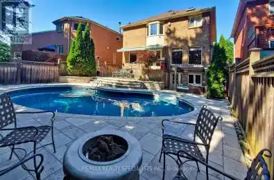 6124 Crescent Mississauga Ontario L5V1B4