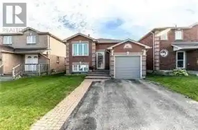 35 Drive Barrie (Holly) Ontario L4N9Z3