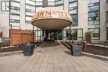 40 Harding Blvd Unit# 307, Richmond Hill, Ontario L4C 9S5, 2 Bedrooms Bedrooms, 6 Rooms Rooms,2 BathroomsBathrooms,Condo,Sold,Harding,N9250195