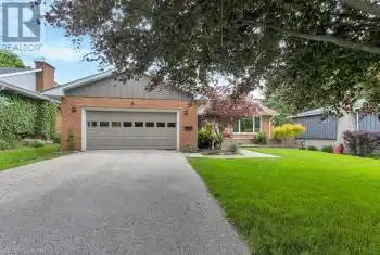 8 WOODCOCK Drive, Tillsonburg, Ontario N4G4L8, 3 Bedrooms Bedrooms, ,2 BathroomsBathrooms,All Houses,For Sale,WOODCOCK,40633076