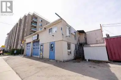 2793 Avenue Toronto Ontario M4C1L9