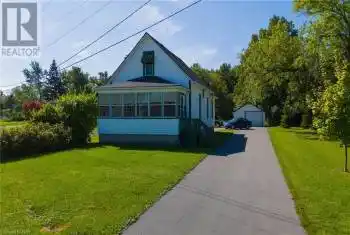 3959 NIAGARA RIVER Parkway, Fort Erie (327 - Black Creek), Ontario L0S1S0, 3 Bedrooms Bedrooms, ,2 BathroomsBathrooms,All Houses,For Sale,NIAGARA RIVER,X9414339