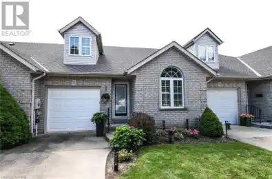 32 STONEGATE Place Fonthill Ontario L0S1E3