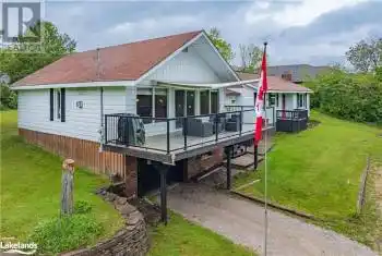 12 MAPLE Avenue, Huntsville, Ontario P1H1H2, 3 Bedrooms Bedrooms, ,2 BathroomsBathrooms,All Houses,For Sale,MAPLE,40639652