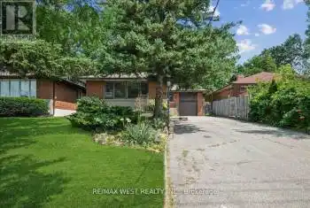 3027 Weston Road, Toronto (Humberlea-Pelmo Park), Ontario M9M2T1, 3 Bedrooms Bedrooms, ,3 BathroomsBathrooms,All Houses,For Sale,Weston,W9285151