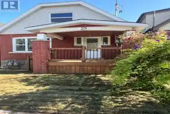 29 Keith Street, Hamilton (Industrial Sector), Ontario L8L3R9, 4 Bedrooms Bedrooms, ,3 BathroomsBathrooms,All Houses,For Sale,Keith,X9296018