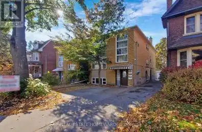 136 Road Toronto (The Beaches) Ontario M4E3M6