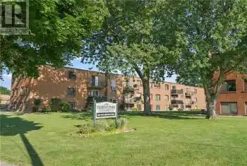 454 CARLTON Street Unit# 35, St. Catharines (445 - Facer), Ontario L2M4W9, 2 Bedrooms Bedrooms, ,1 BathroomBathrooms,Condo,For Sale,CARLTON,X9413590