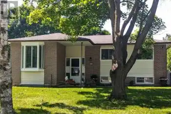 211 Sunset Crescent, Innisfil (Stroud), Ontario L9S1J2, 3 Bedrooms Bedrooms, ,1 BathroomBathrooms,All Houses,For Sale,Sunset,N9303266