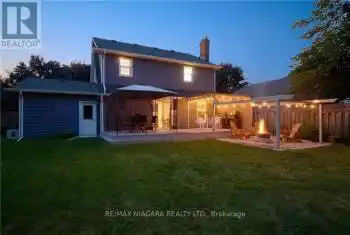 6 Lower Canada Dr, Niagara-on-the-Lake, Ontario L0S 1J0, 3 Bedrooms Bedrooms, 9 Rooms Rooms,2 BathroomsBathrooms,All Houses,Sold,Lower Canada,X9306206