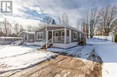 35 SUSSEX Square Georgian Bluffs Ontario N4K5N5