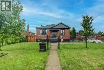 42 Bunnell Crescent, Toronto (Downsview-Roding-CFB), Ontario M3M2C1, 5 Bedrooms Bedrooms, ,2 BathroomsBathrooms,All Houses,For Sale,Bunnell,W9311803