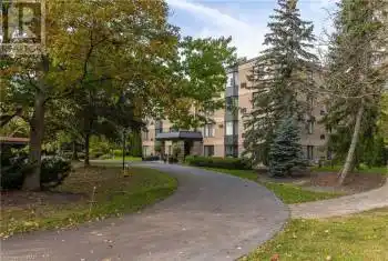 61 PAFFARD Street Unit# 201, Niagara-on-the-Lake (101 - Town), Ontario L0S1J0, 2 Bedrooms Bedrooms, ,2 BathroomsBathrooms,Condo,For Sale,PAFFARD,X9413440