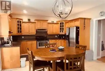 88 LOWINGER Avenue Unit# 6, Ancaster, Ontario L9K1P9, 1 Bedroom Bedrooms, ,2 BathroomsBathrooms,All Houses,For Rent,LOWINGER,XH4190979