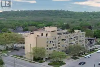 10 John Street Unit# 209, Dundas, Ontario L9H6J3, 2 Bedrooms Bedrooms, ,1 BathroomBathrooms,Condo,For Rent,John,XH4202257