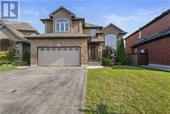 82 CREEKSIDE Drive, Welland, Ontario L3C0B4, 5 Bedrooms Bedrooms, ,3 BathroomsBathrooms,All Houses,For Sale,CREEKSIDE,X9356627