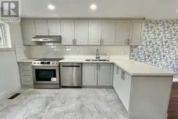 8 Elm Ridge Acres Road, Markham (Thornhill), Ontario L3T1W3, 6 Bedrooms Bedrooms, ,3 BathroomsBathrooms,All Houses,For Rent,Elm Ridge Acres,N9357409