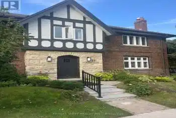 27 Oakview Avenue, Toronto (High Park North), Ontario M6P3J3, 2 Bedrooms Bedrooms, ,2 BathroomsBathrooms,All Houses,For Rent,Oakview,W9357807