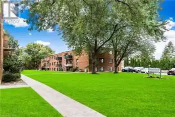 454 CARLTON Street Unit# 7, St. Catharines (445 - Facer), Ontario L2M4X1, 2 Bedrooms Bedrooms, ,1 BathroomBathrooms,Condo,For Sale,CARLTON,X9414687