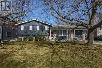 305 CENTRE Street, Niagara-on-the-Lake (101 - Town), Ontario L0S1J0, 4 Bedrooms Bedrooms, ,2 BathroomsBathrooms,All Houses,For Sale,CENTRE,X9414820