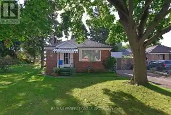 3 Sunset Avenue, Toronto (Alderwood), Ontario M8W3Z2, 3 Bedrooms Bedrooms, ,2 BathroomsBathrooms,All Houses,For Sale,Sunset,W9382383