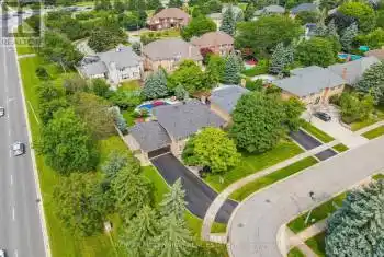 1050 Masters Green, Oakville (Glen Abbey), Ontario L6M2P1, 6 Bedrooms Bedrooms, ,5 BathroomsBathrooms,All Houses,For Sale,Masters Green,W9388949