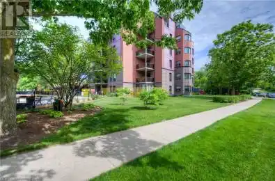 50 BLUE SPRINGS Drive Unit# 31 Waterloo Ontario N2J4M4