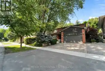 33 Bonnyview Drive, Toronto (Stonegate-Queensway), Ontario M8Y3G7, 4 Bedrooms Bedrooms, ,3 BathroomsBathrooms,All Houses,For Sale,Bonnyview,W9395458