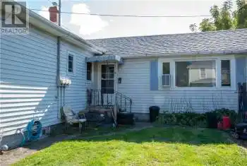 5176 MAPLE Street, Niagara Falls (211 - Cherrywood), Ontario L2E2N4, 3 Bedrooms Bedrooms, ,2 BathroomsBathrooms,Commercial,For Sale,MAPLE,X9420154