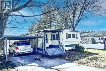 4 BLOOMSBURY Drive, Ashfield-Colborne-Wawanosh, Ontario N7A3Y3, 3 Bedrooms Bedrooms, ,1 BathroomBathrooms,Commercial,For Sale,BLOOMSBURY,40556422