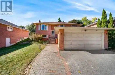 7 Copland Trail Aurora (Aurora Heights) Ontario L4G4S9