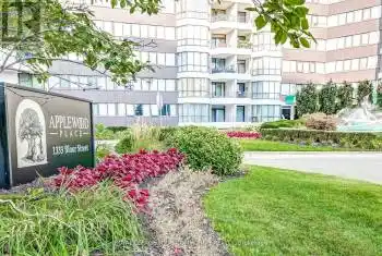 1333 Bloor Street Unit# 2307, Mississauga (Applewood), Ontario L4Y3T6, 2 Bedrooms Bedrooms, ,2 BathroomsBathrooms,Condo,For Sale,Bloor,W9768867