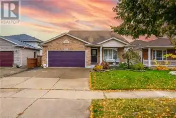 8034 WOODSVIEW Crescent, Niagara Falls, Ontario L2H3C9, 3 Bedrooms Bedrooms, ,2 BathroomsBathrooms,All Houses,For Sale,WOODSVIEW,XH4202038