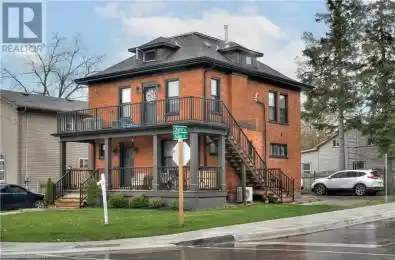 806 DUKE Street Cambridge Ontario N3H3T9