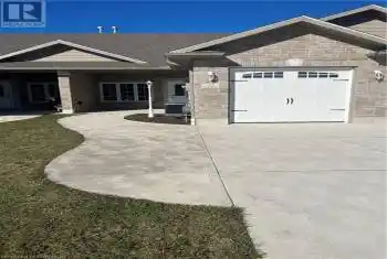 111 BROOMER Crescent, Mount Forest, Ontario N0G2L2, 2 Bedrooms Bedrooms, ,2 BathroomsBathrooms,All Houses,For Sale,BROOMER,40676805