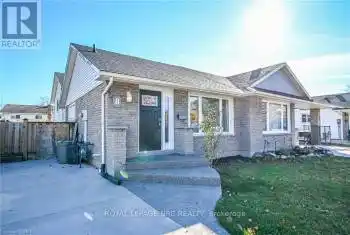 8 DUNDEE Drive, St. Catharines (455 - Secord Woods), Ontario L2P3T1, 3 Bedrooms Bedrooms, ,2 BathroomsBathrooms,All Houses,For Sale,DUNDEE,X10420537