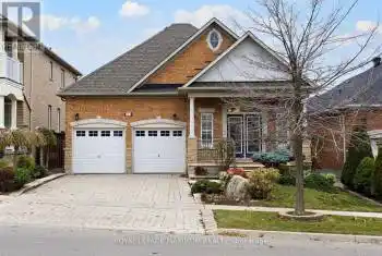 212 Ivy Glen Drive, Vaughan (Patterson), Ontario L6A0N8, 2 Bedrooms Bedrooms, ,3 BathroomsBathrooms,All Houses,For Sale,Ivy Glen,N10425711