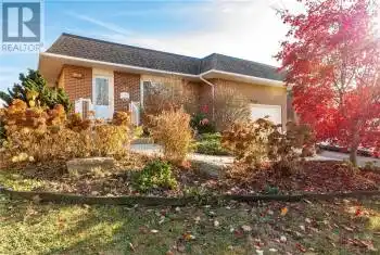 32 AUDUBON Street, Stoney Creek, Ontario L8J1J7, 4 Bedrooms Bedrooms, ,3 BathroomsBathrooms,All Houses,For Sale,AUDUBON,40679938