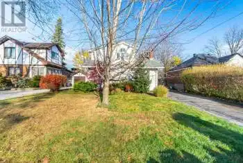 19 Oakwood Avenue, Mississauga (Port Credit), Ontario L5G3L6, 3 Bedrooms Bedrooms, ,2 BathroomsBathrooms,All Houses,For Sale,Oakwood,W11545866