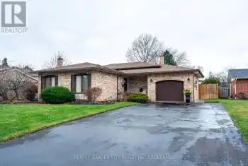 9 Royal Oak Drive, St. Catharines (439 - Martindale Pond), Ontario L2N4B7, 3 Bedrooms Bedrooms, ,2 BathroomsBathrooms,All Houses,For Sale,Royal Oak,X11895821