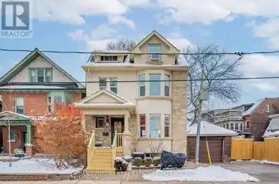 1A Hogarth Avenue Toronto (North Riverdale) Ontario M4K1J8