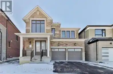 18 Berczy Manor Crescent Markham (Victoria Square) Ontario L6C3M2